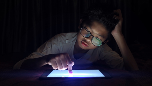 Signs of too much screen time range from dry, irritated eyes to difficulty sleeping, blurred vision, reduced attention span and irritability. (Adobe Stock)