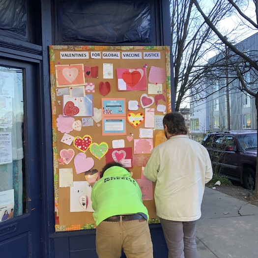 More than 910,000 people have died from COVID-19 in the United States since the pandemic began. (Yimei Shao/Trade Justice Education Fund)