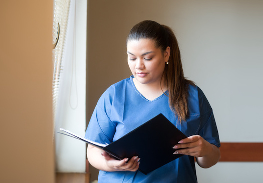 Segn la Asociacin Nacional de Enfermeras Hispanas, menos del 4% de los y las casi 3 millones de enfermeras registradas en los Estados Unidos son hispanas. (Adobe Stock)