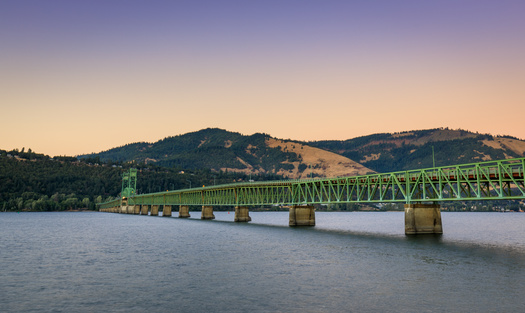 Radio Tierra has been on the air in the Columbia River Gorge since 2004. (yooranpark/Adobe Stock)
