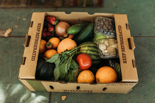 Save the Children has partnered with farmers to make boxes of fruits and vegetables available to low-income rural families. (Cavan/Adobeststock)