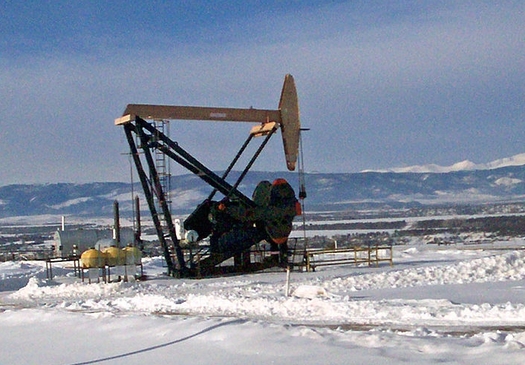 Studies show oil and gas wells, like this one in Duchesne County, are a major source of methane pollution in Utah's Uinta and Wasatch regions. (Wikimedia Commons)