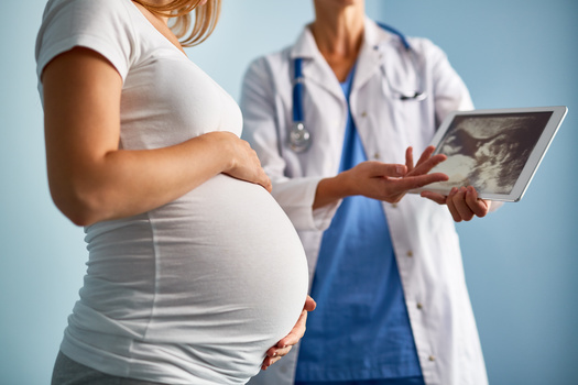 Las mujeres embarazadas vacunadas tienen menos probabilidades de tener partos prematuros que aquellas que no han recibido la vacuna contra el COVID-19, segn la Foundation for a Healthy Kentucky. (Adobe Stock)