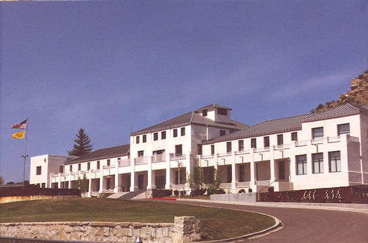 Miners' Colfax Medical Center opened in 1906 in Raton to provide acute and long-term care for treatment of miners with lung disease. (members.nmhca.org)
