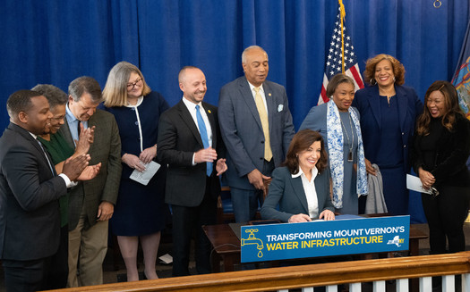 Gov. Kathy Hochul announces a historic $150 million investment and a partnership with Mount Vernon Mayor Shawyn Patterson-Howard and Westchester County Executive George Latimer to address longstanding water infrastructure and related public-health challenges that have plagued the city of Mount Vernon for decades. (Don Pollard/Office of Gov. Kathy Hochul)