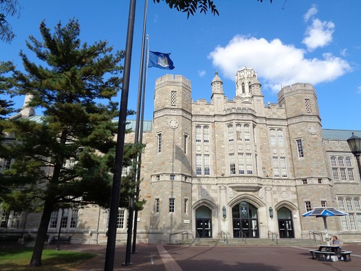 Roughly half of students at CUNY Lehman College are Pell Grant recipients. (Wikimedia Commons)