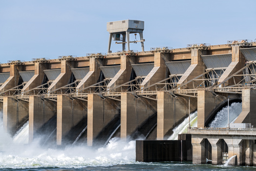 Salmon on the Snake River continue to struggle, despite actions like spilling more water at the river's dams. (davidrh/Adobe Stock)