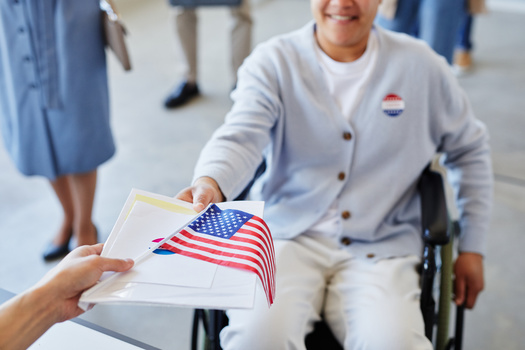 En 2020, ms del 53 % de las personas con discapacidades votaron por correo, en comparacin con el 42 % de las personas sin discapacidades. (Adobe Stock)