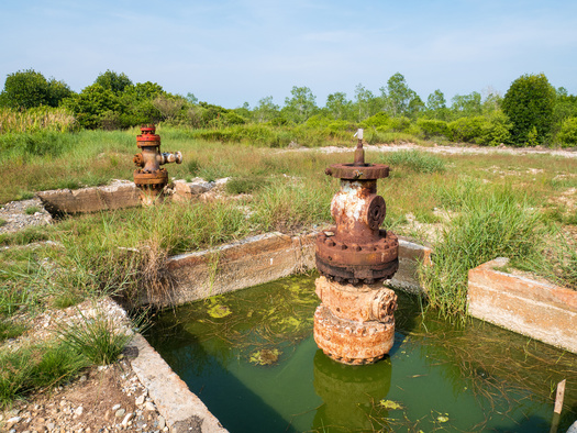 Many oil and gas well 