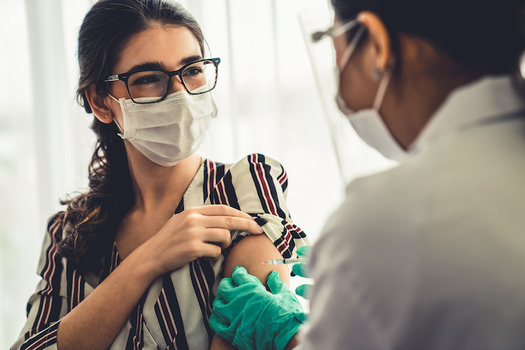 Alrededor del 68% de la poblacin total de Kentucky ha recibido dos dosis de la vacuna COVID-19. (Adobe Stock)