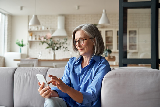 The fine print for most cell phones advises people to hold wireless devices away from the body; not to press it to their ear or carry it in a pocket. (insta_photos/Adobestock)