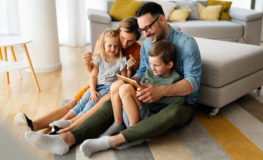 According to the Georgetown University report, children in low-wage working families with annual incomes between $30,305 and $54,900 (for a family of three) saw the biggest reductions in their uninsured rates during the pandemic. (NDABCREATIVITY/Adobe Stock) 