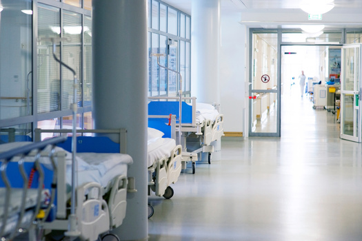 Los sindicatos de trabajadores de la salud apoyan una medida de la Asamblea Legislativa del Estado de Washington que pretende resolver la falta de personal en los hospitales. (Olena Bloshchynska/Adobe Stock)