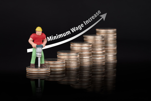 According to the Economic Policy Institute, if the New York state minimum wage had risen in tandem with employee productivity, it would currently be at $24.79 per hour. (Adobe Stock)