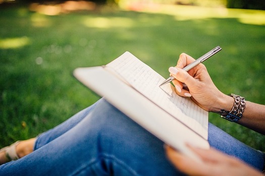 In partnership with the Charles and Margery Barancik Foundation, New College of Florida offers free writing worships to high school students preparing for college. (Pixabay)