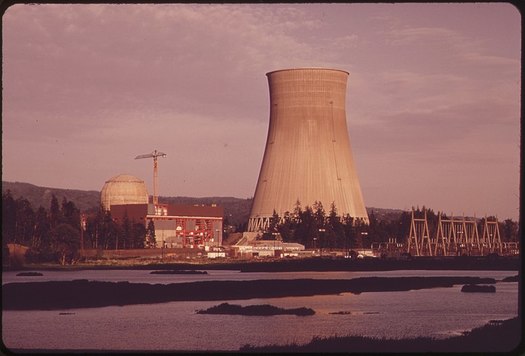 The Trojan Nuclear Plant in Oregon was connected to the grid in 1975 and shut down in 1992. (David Falconer/Wikimedia Commons)