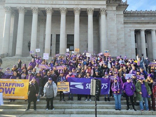 Los cuidadores se reunieron en el Capitolio del Estado de Washington para pedir un sistema fiscal m�s progresivo en el Estado. (SEIU 775)