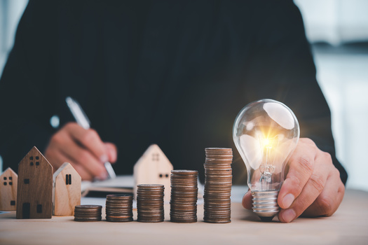 According to the National Low-Income Housing Coalition, New Yorkers would have to make almost $80,000 a year to afford a fair-market two-bedroom rental. (Adobe Stock)