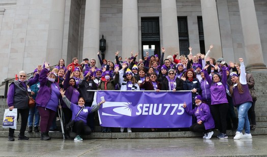 Los cuidadores a domicilio obtuvieron importantes victorias en Olimpia este a�o, como el aumento del tiempo libre remunerado y las prestaciones de jubilaci�n. (SEIU 775)