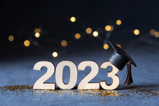 A new survey finds that one-quarter of high school seniors expected to attend community college in 2019, a proportion that had dropped to one-fifth by 2023. (Alina/Adobe Stock)