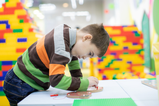 Breaking down big tasks into smaller steps helps children develop what experts refer to as executive function skills. (Delete/Adobe Stock)