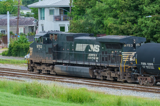 In addition to intermodal traffic, freight railroads in Pennsylvania move raw materials, such as coal, crude oil, nonmetallic minerals, agricultural products and finished automobiles. (William A. Morgan/AdobeStock)