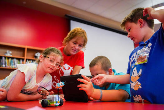 Kentucky children attend one of the robotics camps organized by Save the Children. (Alissa Taylor)