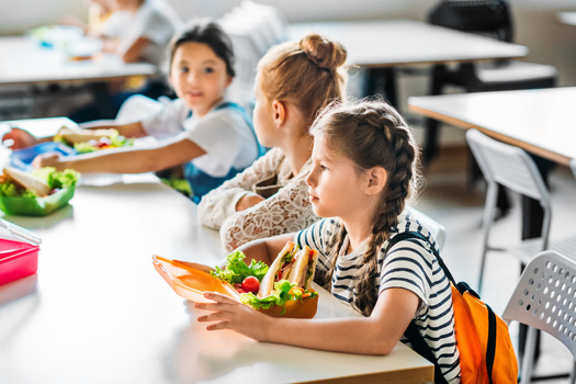 A bill in Oregon would help 200 schools in the state offer free breakfast and lunch meals at school. (LIGHTFIELD STUDIOS/Adobe Stock)