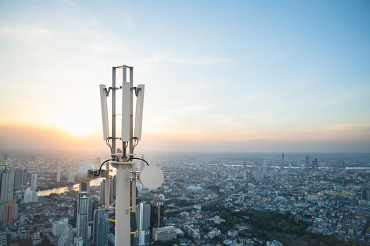 According to the Wireless Industry Association, in 2022 the United States had more than 142,000 cell towers and more than 450,000 outdoor small cell nodes. (Kinwun/Adobestock)