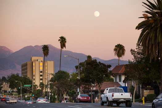 La ciudad de San Bernardino estableci recientemente un acuerdo que exige que la ciudad actualice sus planes para construir viviendas ms asequibles y elimine su Programa de Viviendas Mltiples Libre de Crimen. (Matt Gush)