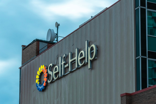 Around 28% of clients at community-development financial institutions across the United States are rural and 47% are women. (Luis G. Vergara/Adobestock)