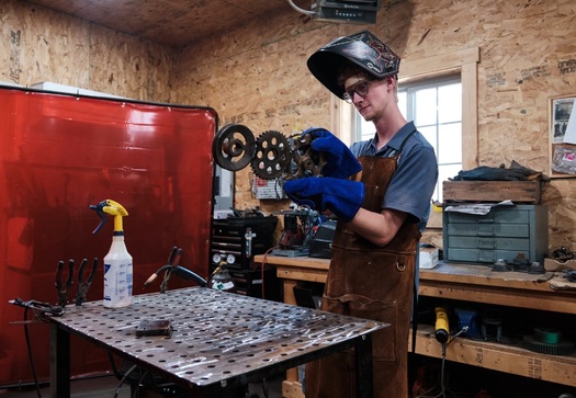 Los datos de la Oficina de Trabajo de EE.UU. muestran que m�s del 38% de la comunidad de discapacitados de entre 16 y 64 a�os ten�an empleo en noviembre de 2023, en contraste con el 75% de los adultos sin discapacidades que ten�an empleo. (Iowa Developmental Disabilities Council)