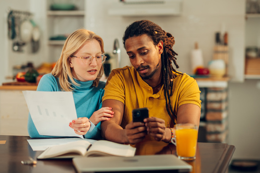 A University of Washington report showed more than 2 million New York households struggle to get by on their earnings alone. (Adobe Stock)