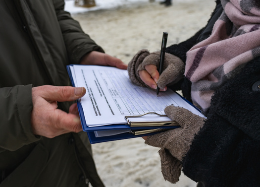 Reunir firmas para medidas electorales puede resultar difcil durante la nieve de los meses de invierno. (MAriusz/Adobe Stock)
