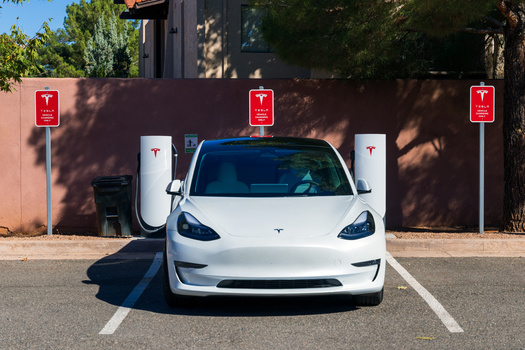 Arizona is now among the top 10 states with the most electric vehicle registrations. (Adobe Stock) 
