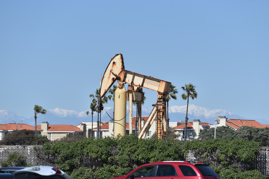 An estimated 3 million Californians live within 3,200 feet of an oil or gas well. (MSPhotographic/Adobestock)