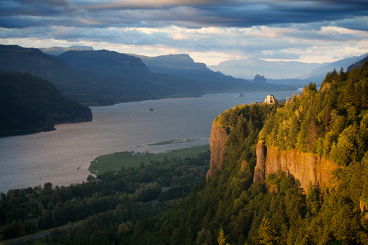 The Snake River is the largest tributary to the Columbia River. (Sascha Burkard/Adobe Stock)