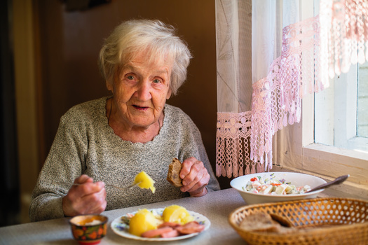 More than 80% of people with dementia in the United States live at home, according to the Centers for Disease Control and Prevention. An estimated 60% of home-based patients are unable to routinely eat or prepare food on their own. (Adobe Stock)