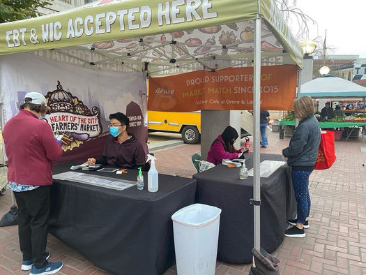 Since 2009, Market Match has served tens of thousands of low-income Californians to buy produce at markets like this one in San Francisco.(Heart of the City Market)