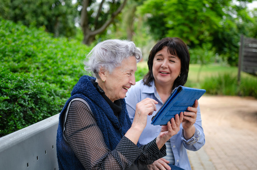 Studies show volunteering can significantly improve mental and physical health, life satisfaction and self-esteem and decrease depressive symptoms. (Adobe Stock)