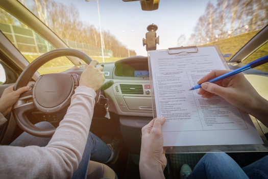Cuando se aprob el ao pasado, se prevea que la ley de Permisos de Conducir para Todos de Minnesota permitira a ms de 80.000 personas indocumentadas iniciar el proceso para obtener un permiso. (Adobe Stock)
