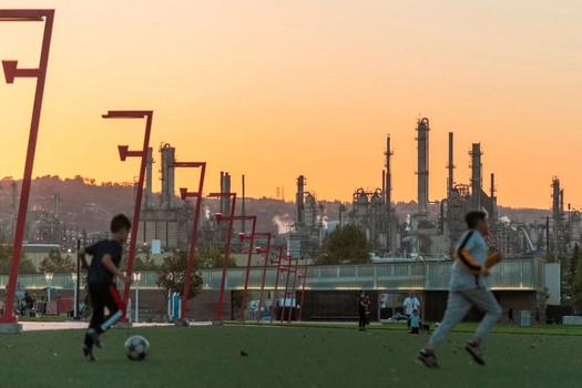 New rules would require industrial polluters to pay fees to support programs to reduce smog in impacted communities such as Wilmington, Calif. (Hannah Benet/Earthjustice)