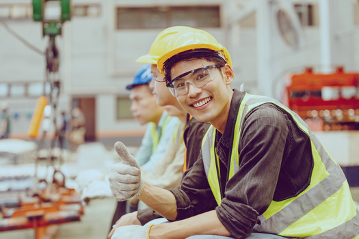 CICPIndiana.com informa que el salario medio en el sector de las ciencias de la vida, $108,800, duplica el salario medio de los trabajadores del sector privado. (Adobe Stock)