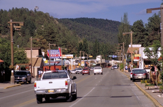 A New Mexico wildfire has killed two people, burned at least 200 homes and forced the evacuation of 5,000 residents in the mountain town of Ruidoso. (wiki)