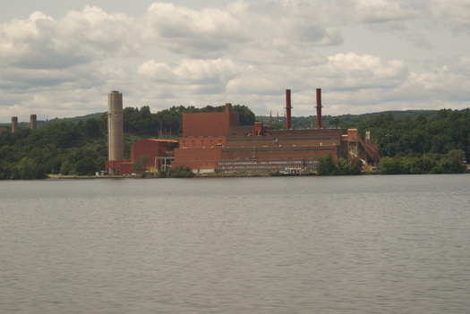 The U.S. Environmental Protection Agency has reported power plant pollution exacerbates asthma, creates new asthma cases, causes heart attacks and is the largest airborne emission of mercury. (TomKonrad/Wikimedia Commons)