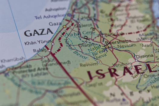 Families forced from their homes in Gaza face severe shortages of essential services, especially safe drinking water. As of this month, over 1.5 million Palestinian children are in need of humanitarian assistance. (Robert/Adobe Stock) 