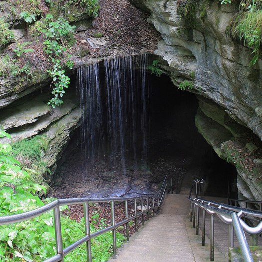 Mammoth Cave National Park in Kentucky. Both short- and long-term particle pollution exposure is associated with increased mortality from heart disease, lung disease and lung cancer according to the American Lung Association. (Wikimedia Commons)