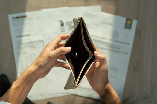 More than half of single parents in Wyoming earn less than $17 per hour, according to an Oxfam America report. (Adobe Stock)
