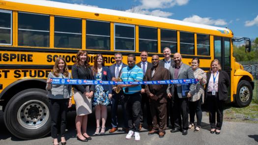 En agosto de 2024, Steelton-Highspire se convirti en el primer distrito escolar de Pensilvania en operar una flota totalmente elctrica y el primero del pas en tener toda su flota de autobuses respaldada por un sistema solar. (Distrito escolar de Steelton-Highspire)