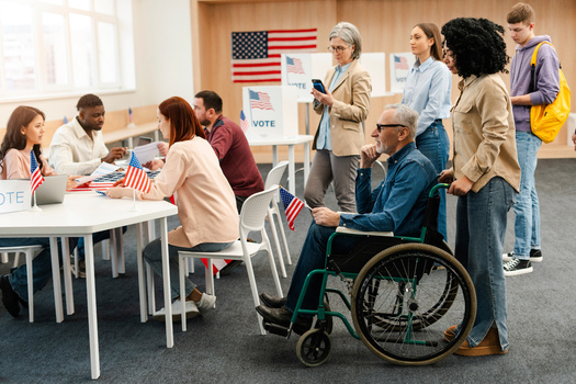 Los votantes con discapacidades que no pueden salir de su hogar o instalaci�n donde residen, pueden obtener asistencia de una Junta Electoral Especial para ayudarlos a votar, seg�n Disability Rights Arizona. (Adobe Stock)